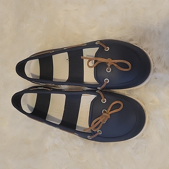 Ladies size 9 Croc Water Proof Boat Shoes - Picture 2 of 9